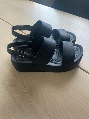 Crocs Brooklyn Low Wedge sandals size 8 ladies Croc shoes black